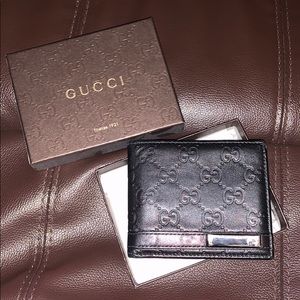 Men’s Gucci wallet